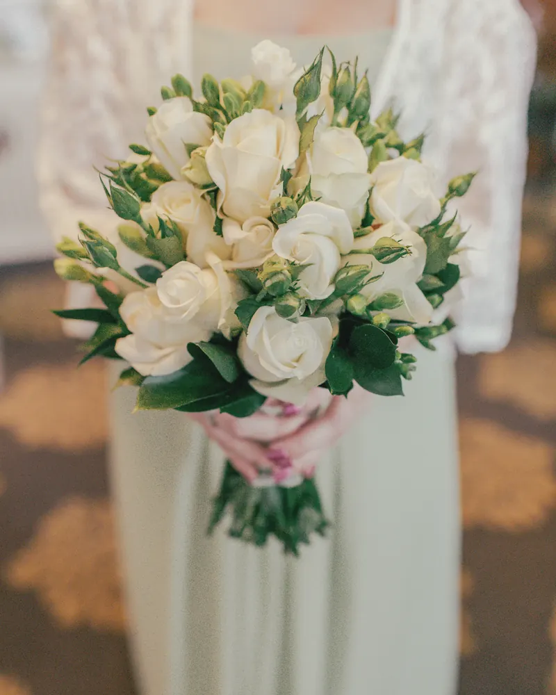 Ramo de novia de rosas blancas